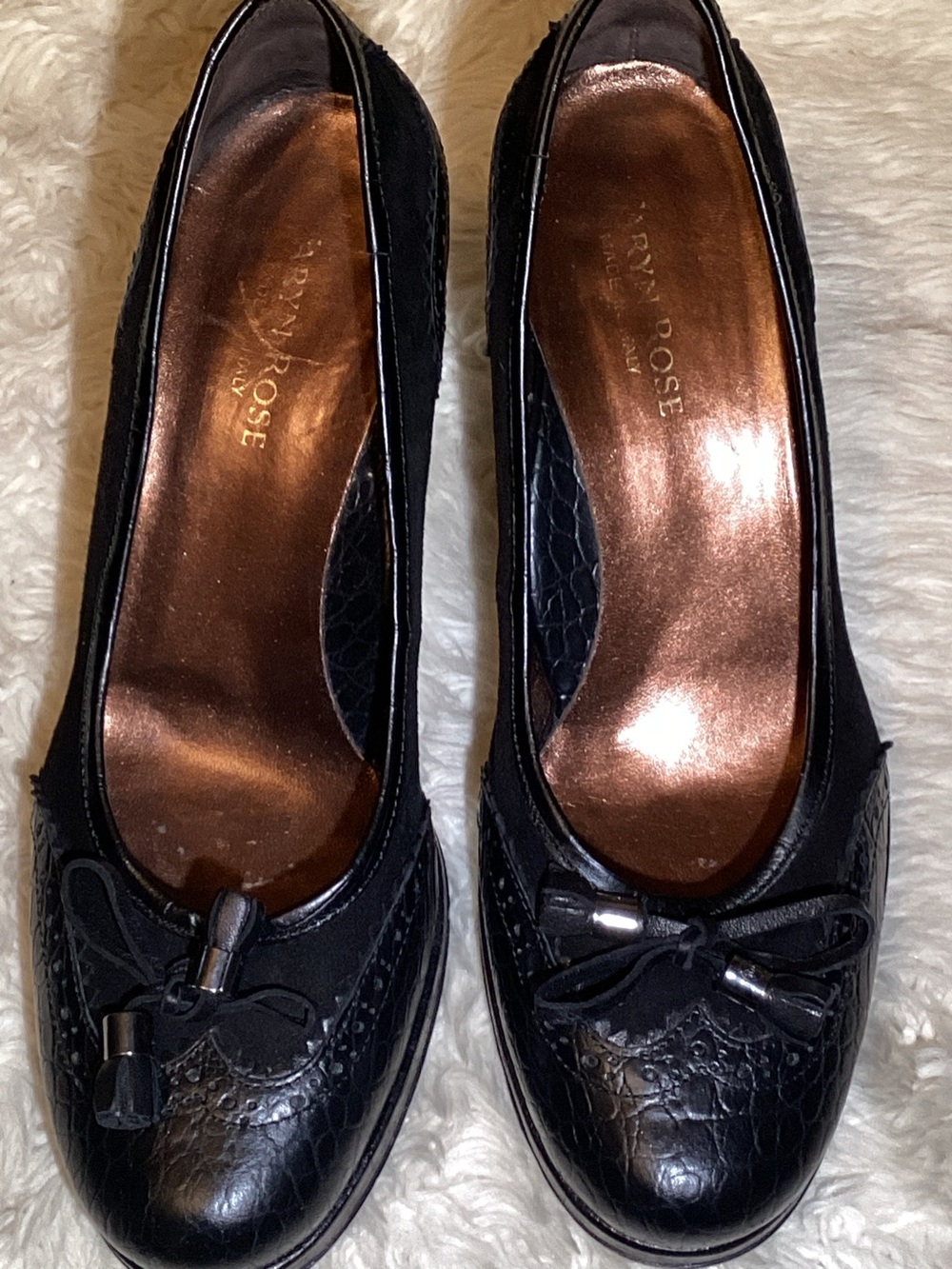 Taryn Rose women’s Black Leather pumps with Bow size 7.5